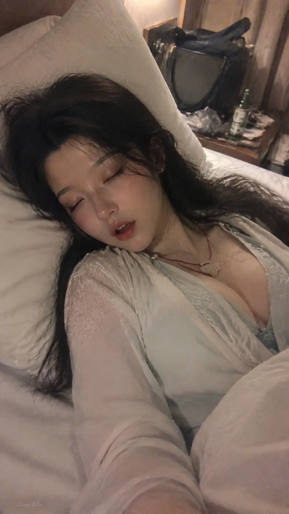 ภาพสแนปช็อตสาวเจียงหนานหลับลึก สไตล์มือถือยุค 2000s 1
