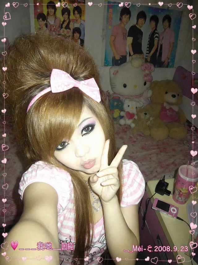 ห้องนอนสีชมพู, Selfies สไตล์ Y2K (2008)