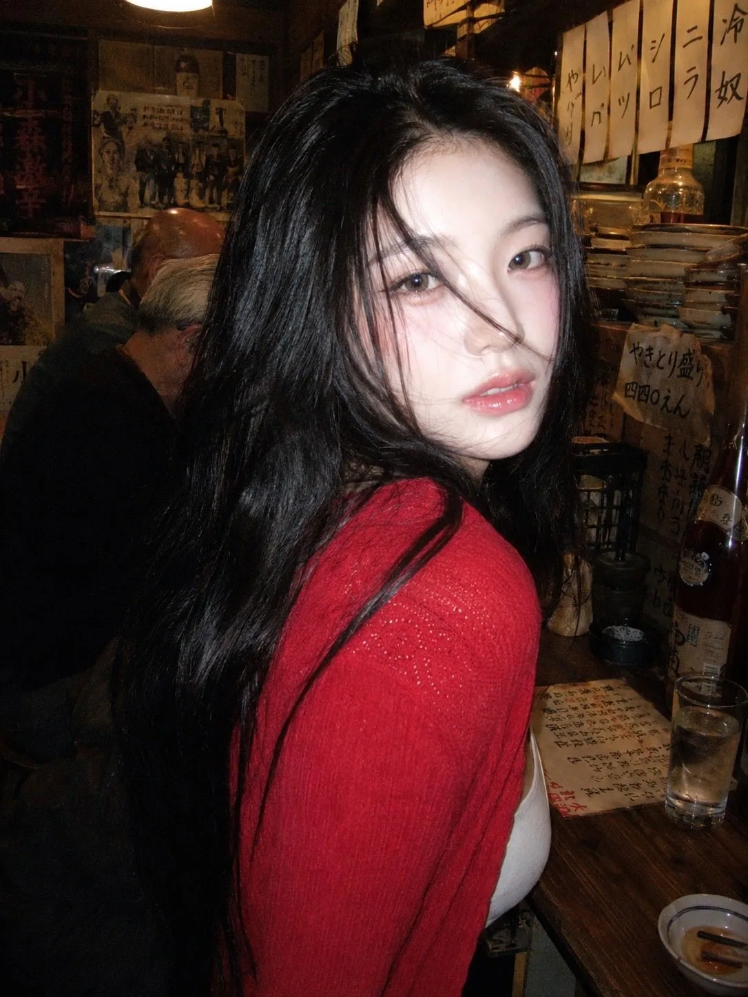 สาวชุดแดงในอิซากายะญี่ปุ่นยุค 90 2