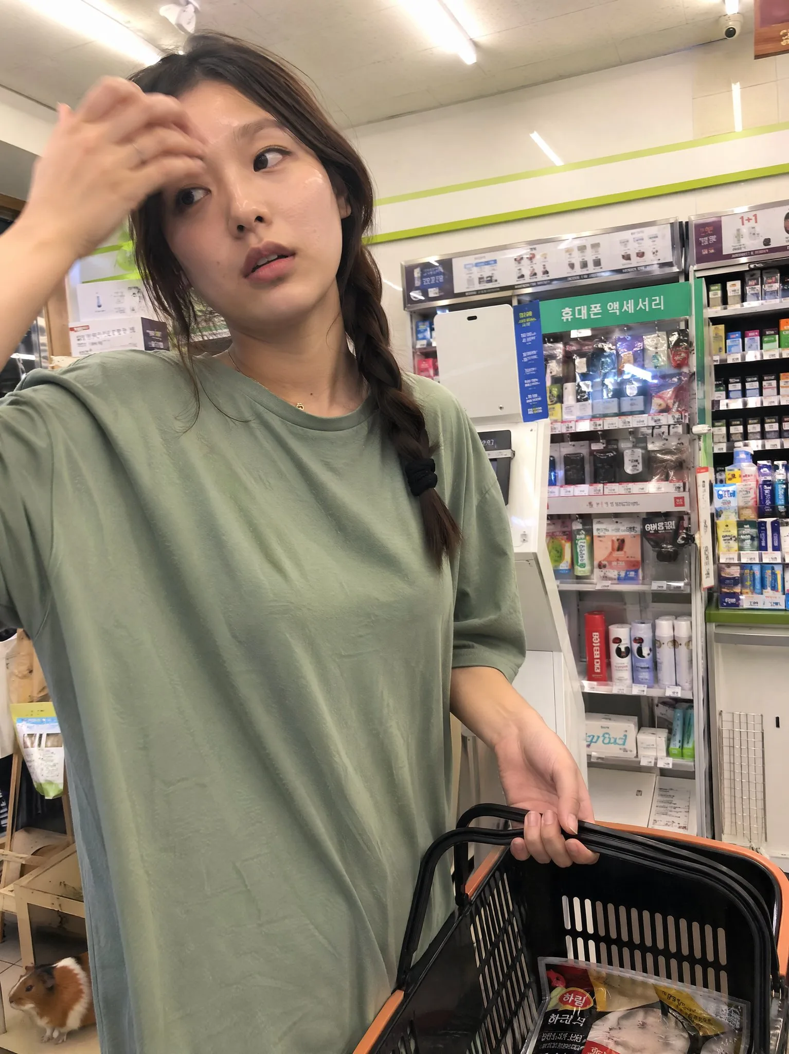 ชีวิตประจำวันสาวเกาหลีในร้านสะดวกซื้อ (ภาพถ่ายโดยบังเอิญ) 1