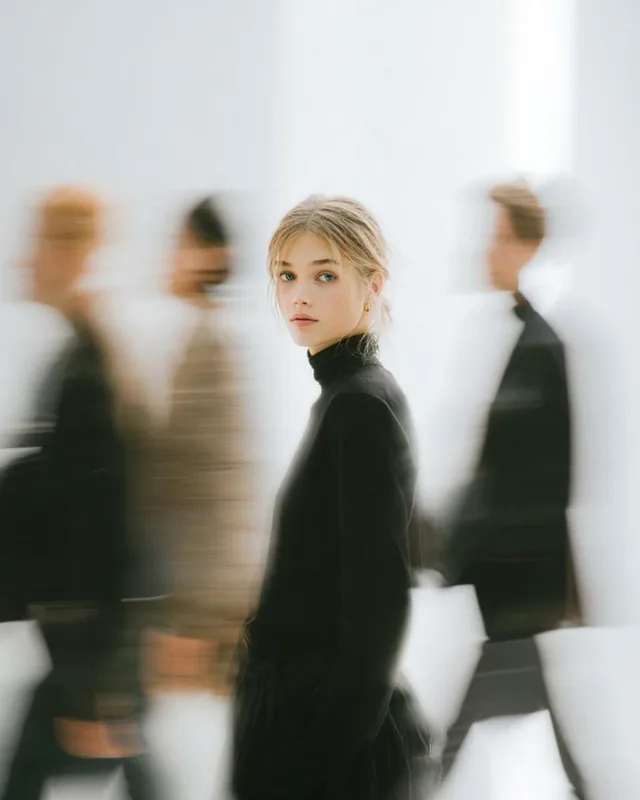 สาวอัลไพน์นิ่งสงบ: แฟชั่นนิตยสารมินิมอล