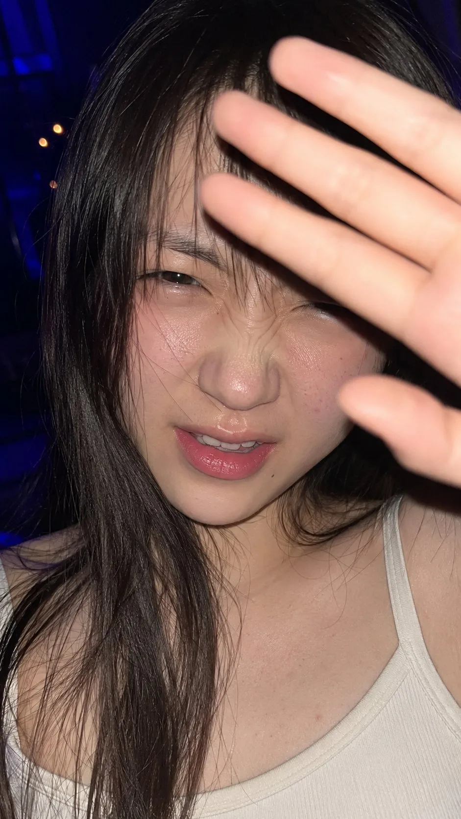 สาวเอเชียถูกแฟลชมือถือจับภาพ 1