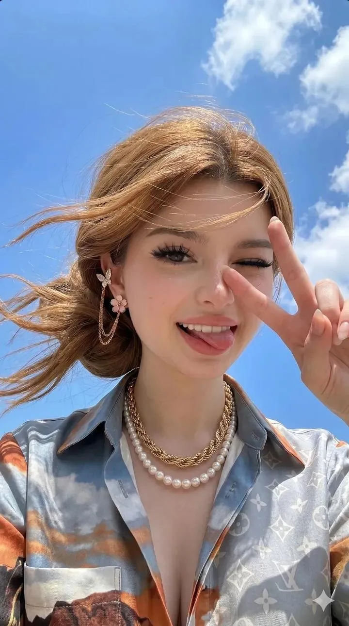 คอนเซ็ปต์: ถ่ายภาพบุคคลแฟชั่นกลางแจ้งสไตล์ผู้หญิงทันสมัย 2