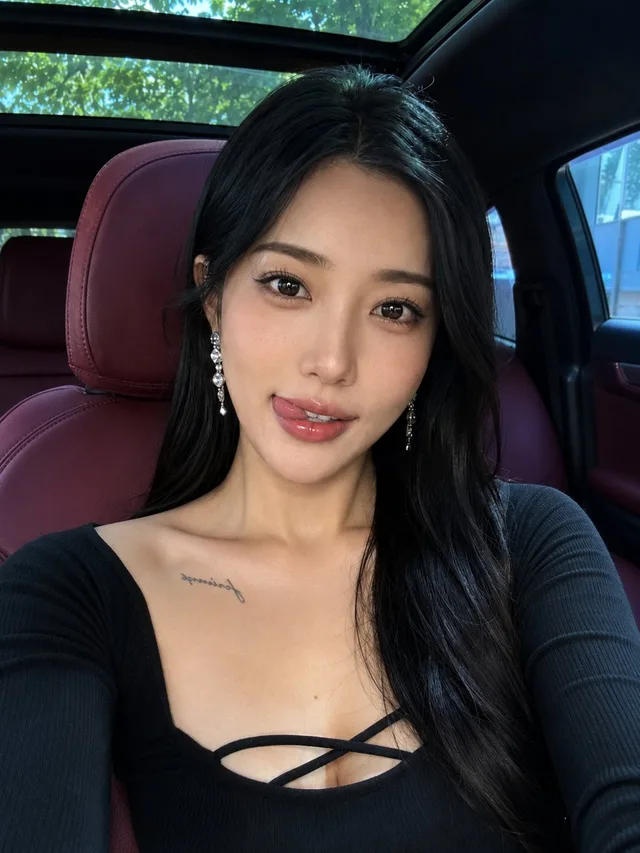 เซลฟี่สาวเอเชียสุดสวยในรถหรูหรา