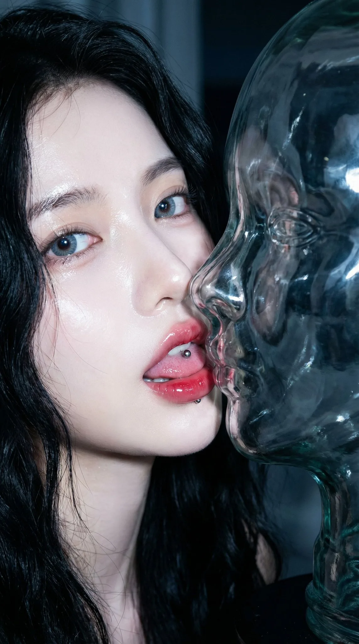 จูบปากลิปแก้วสะท้อนแสงยามค่ำคืน 1