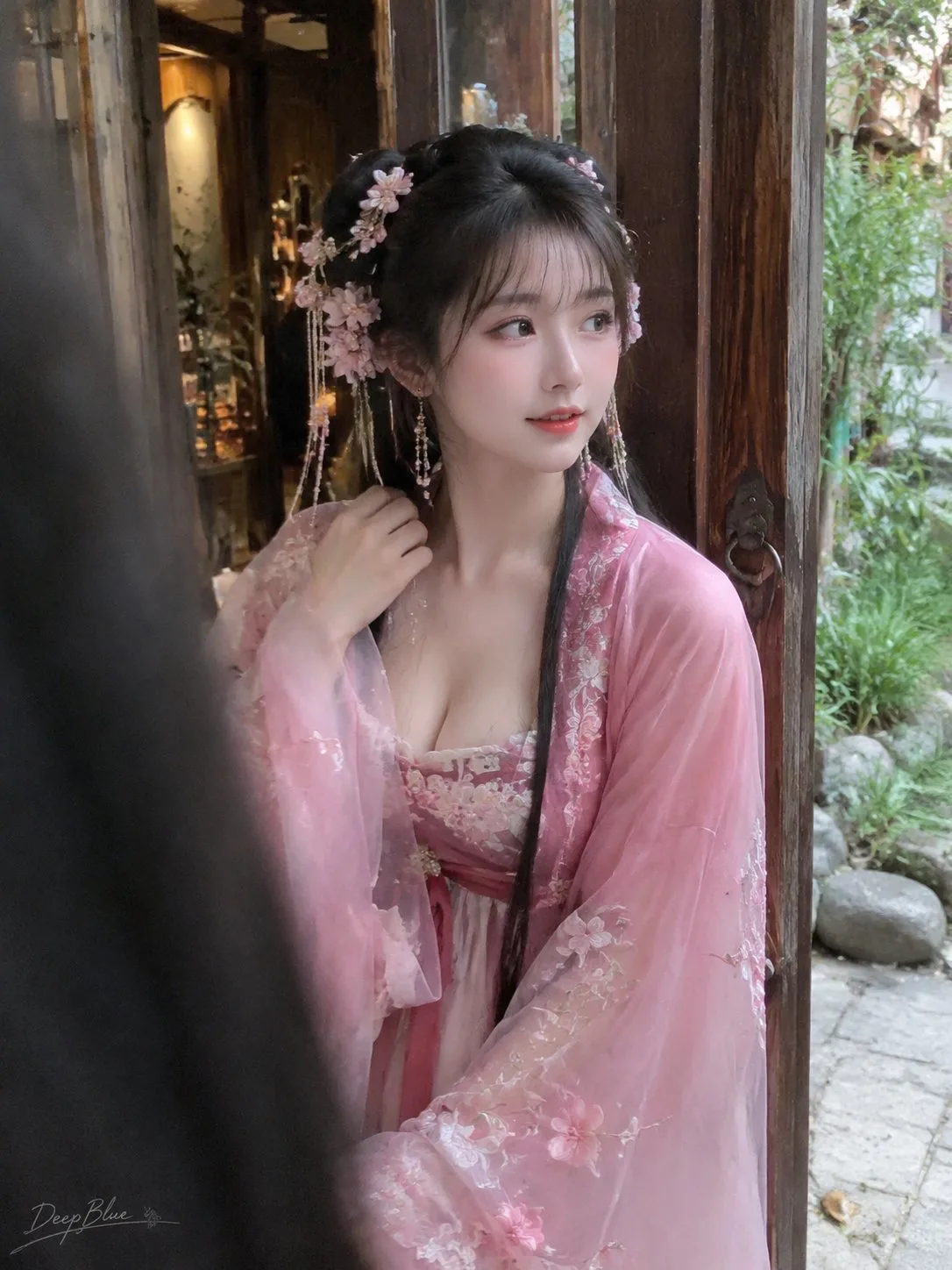 สาวงามชุดจีนโบราณ ถ่ายด้วย iPhone แบบ candid 1