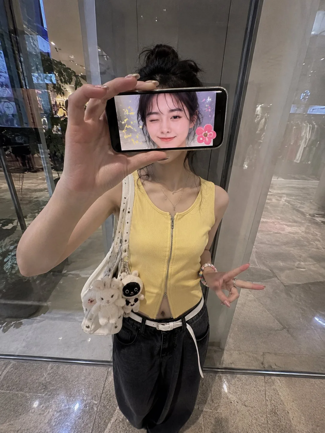 สาวญี่ปุ่นแฟชั่น ถ่ายภาพซ่อนหน้าด้วยมือถือในห้าง 1