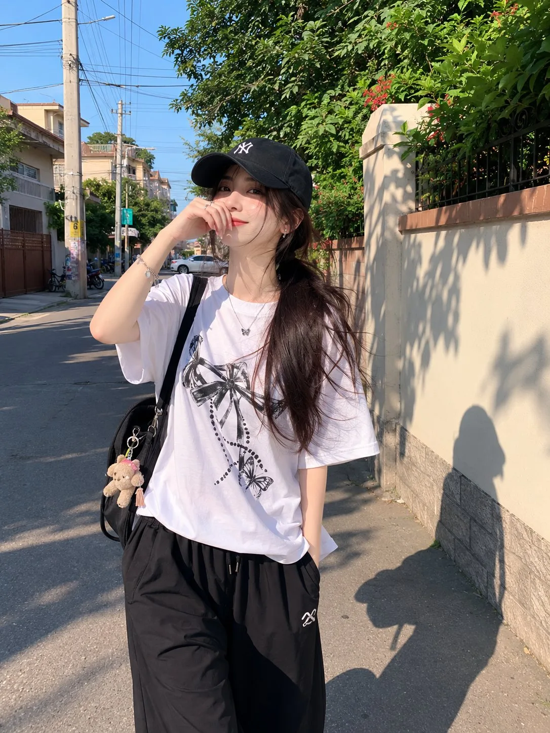 สาวญี่ปุ่นหมวกแก๊ปดำ เดินเล่นบ่ายวันอาทิตย์ 1