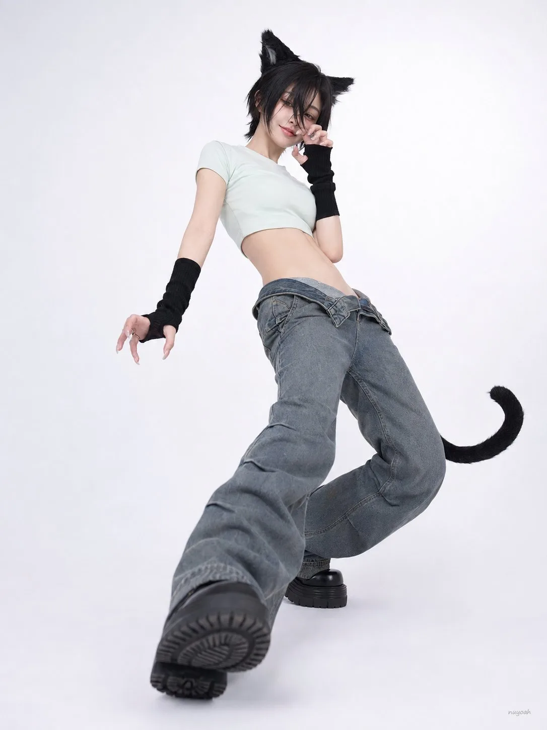 มุมต่ำ S-Curve: พ้อยเท้า ท่าแมวเหมียวสุดน่ารัก 1
