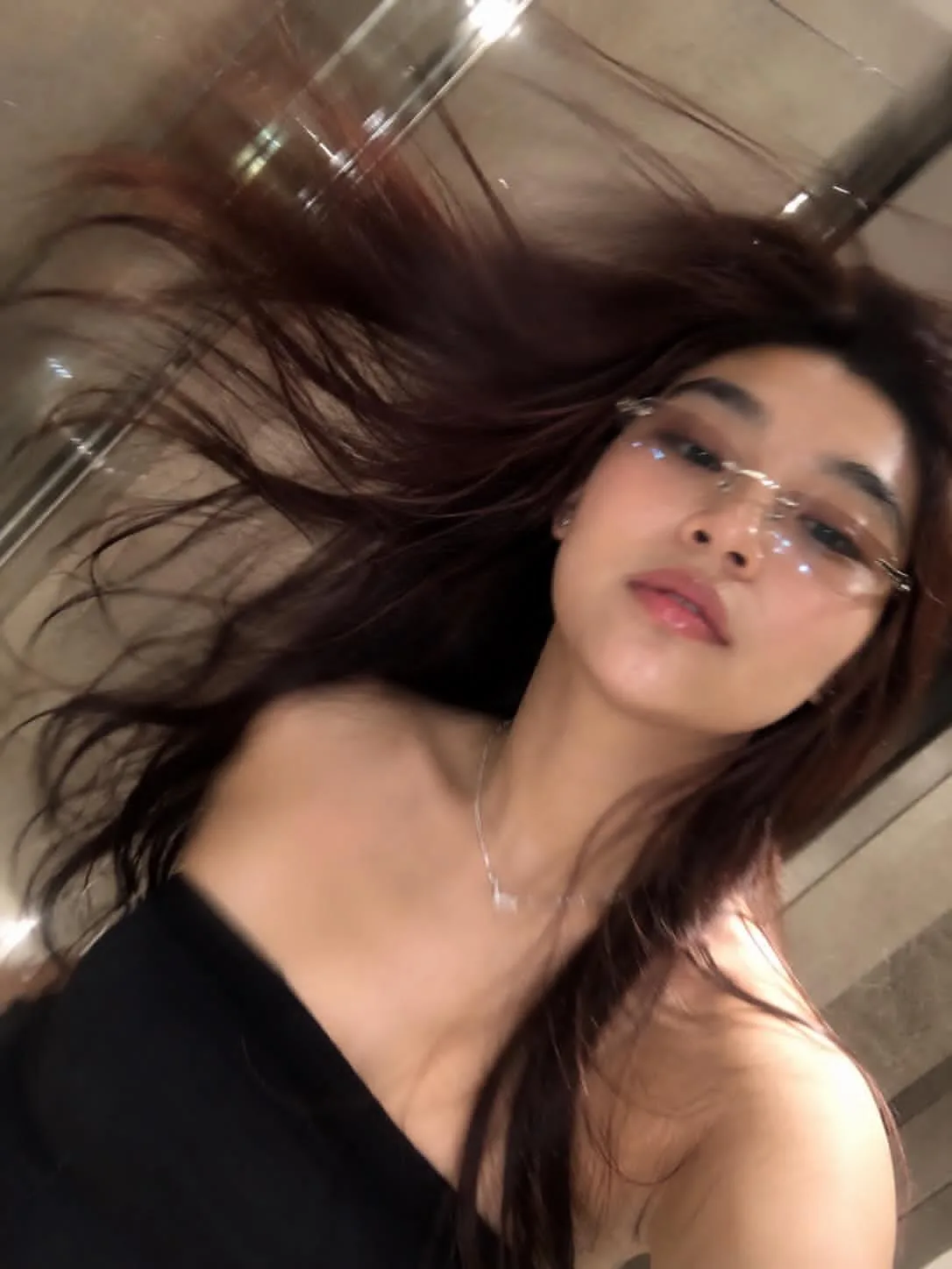 เซลฟี่สาวผมแดงในห้องน้ำหินอ่อนสุดหรู 2