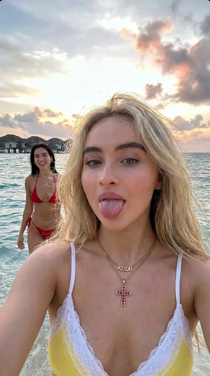 สาวผมบลอนด์กับ Dua Lipa เซลฟี่สุดซนที่มัลดีฟส์ 1