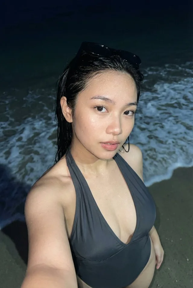 ความชื้นยามค่ำคืนใต้แสงแฟลชริมหาด