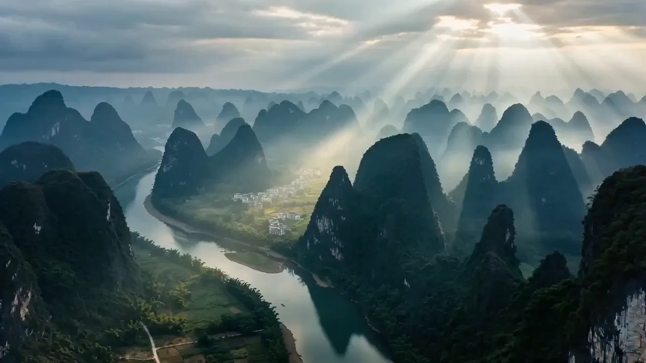 วิดีโอโปรโมทสุดหรูสไตล์จีนร่วมสมัย: 漓江ในสายหมอก 1