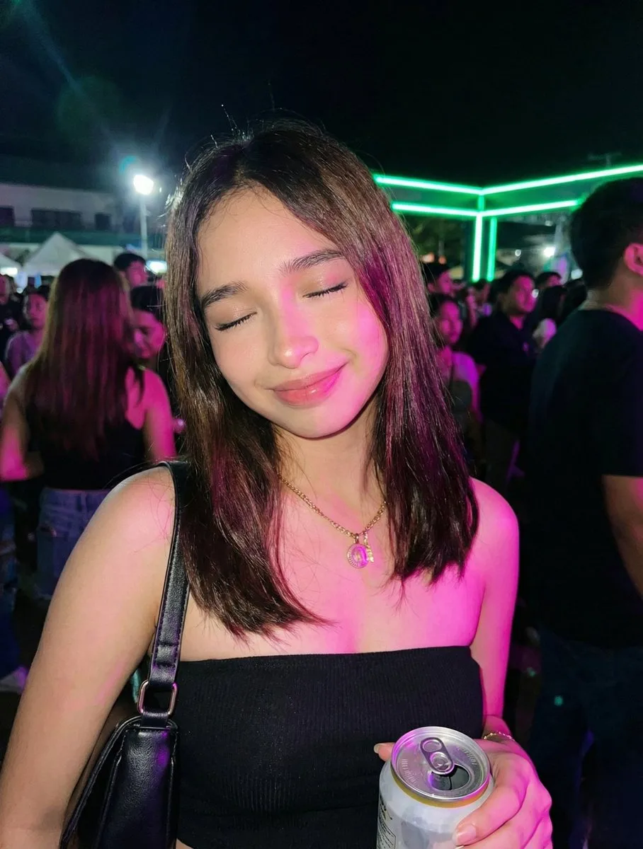 สาวสวยเซ็กซี่ในราตรีแสงนีออน 1