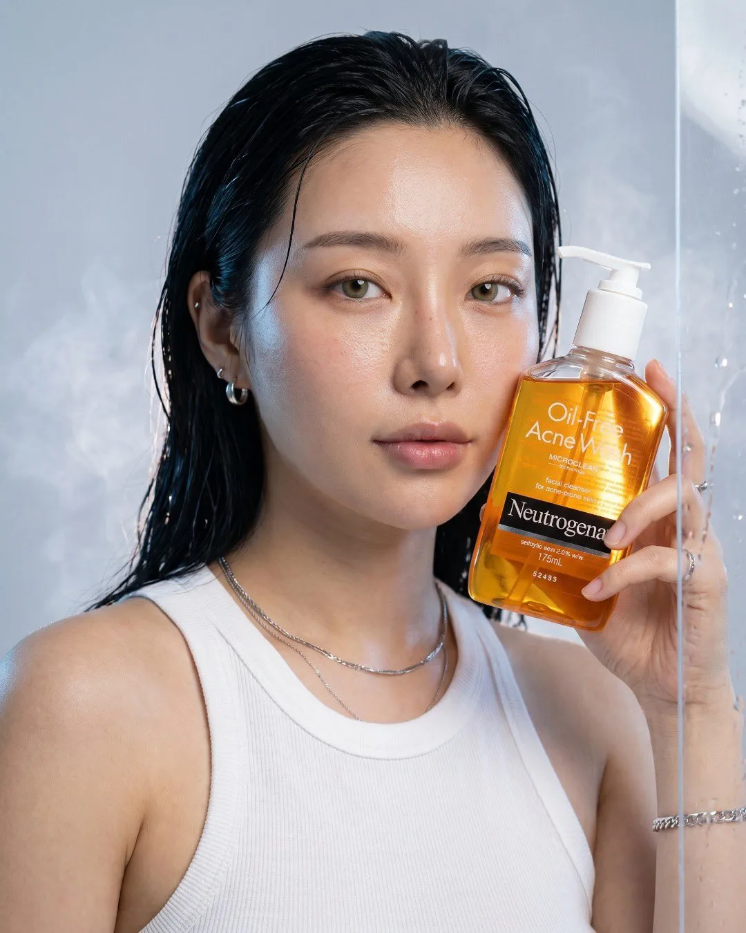 โปสเตอร์โฆษณา Neutrogena Oil-Free Acne Wash 1