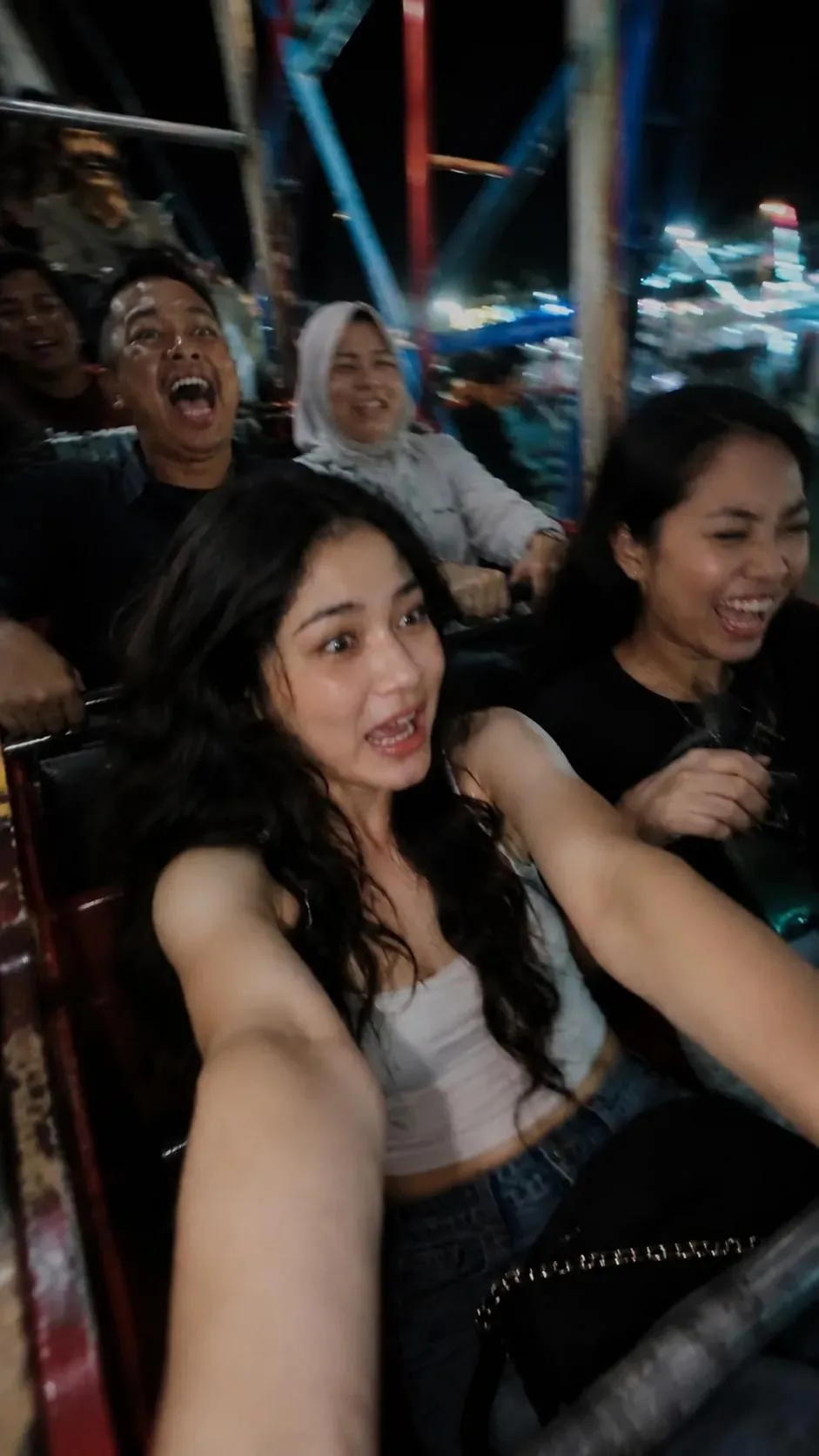 เซลฟี่หวาดเสียวรถไฟเหาะยามค่ำคืน 1