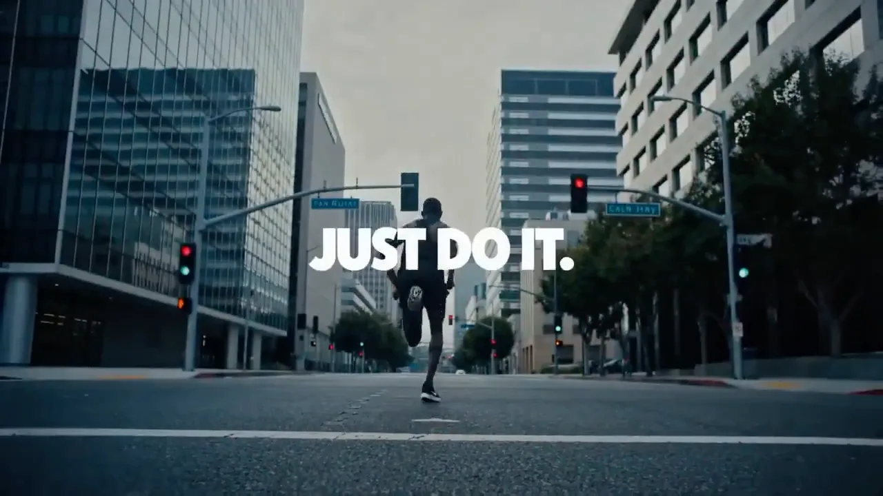Nike: นักวิ่งพลังสูง แสงไฟสเตเดียม โฆษณาคมชัด 1