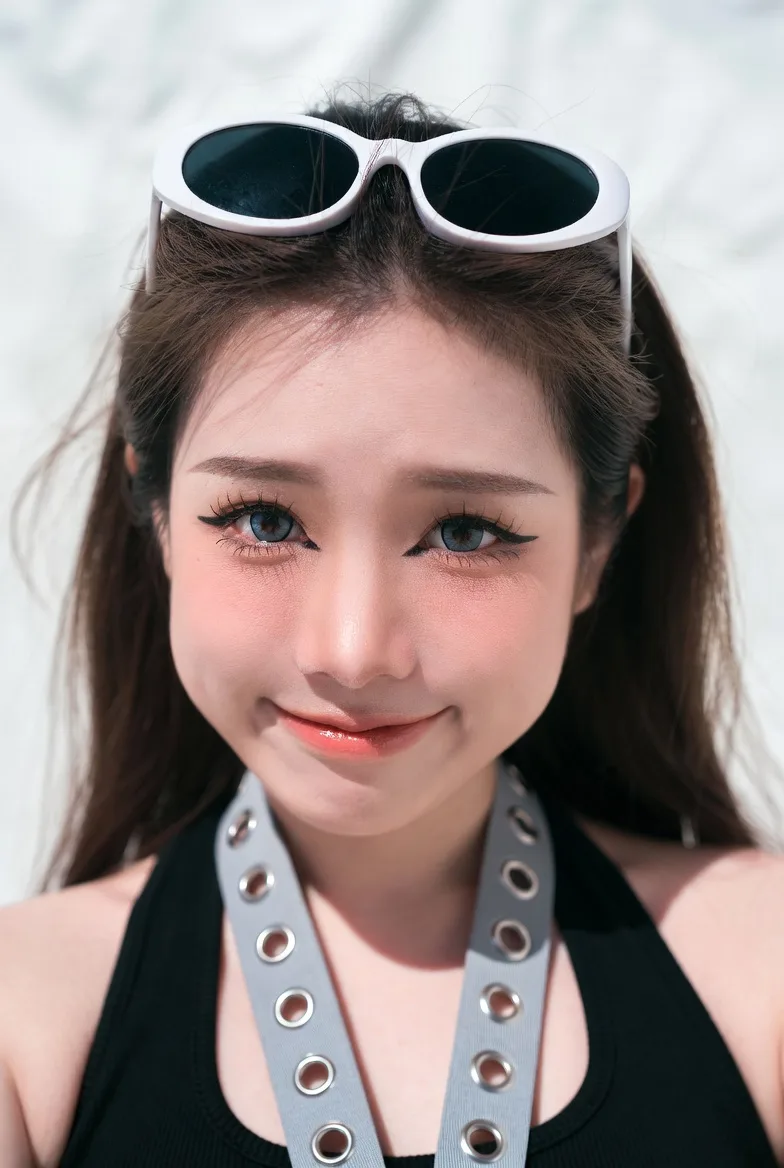 เซลฟี่สาวเอเชียตะวันออก ระยะใกล้ สมจริง 1