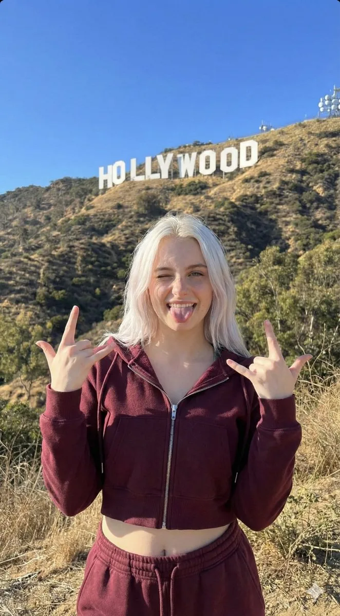 สาวหวานถ่ายรูปทำท่า LA ในฮอลลีวูด 1