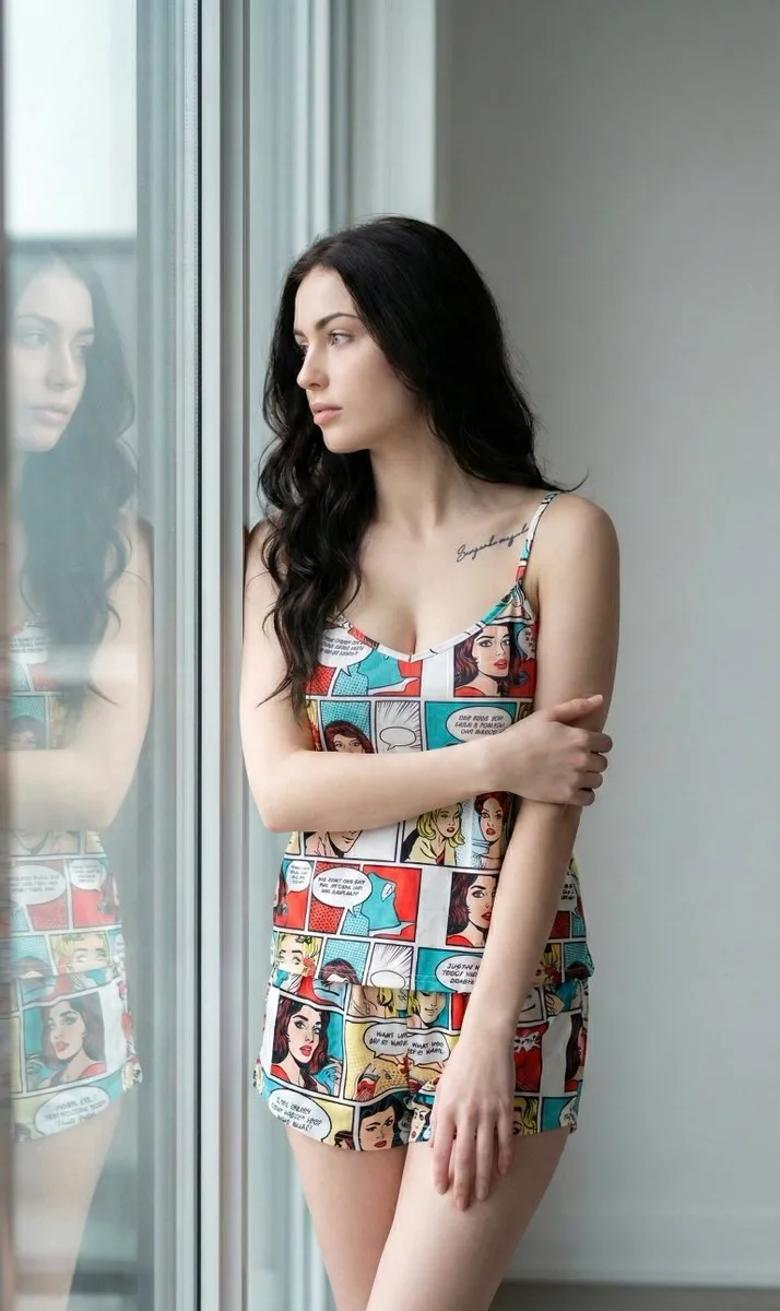 สาวป๊อปอาร์ตริมหน้าต่าง: หวนรำลึกยามเช้า 1