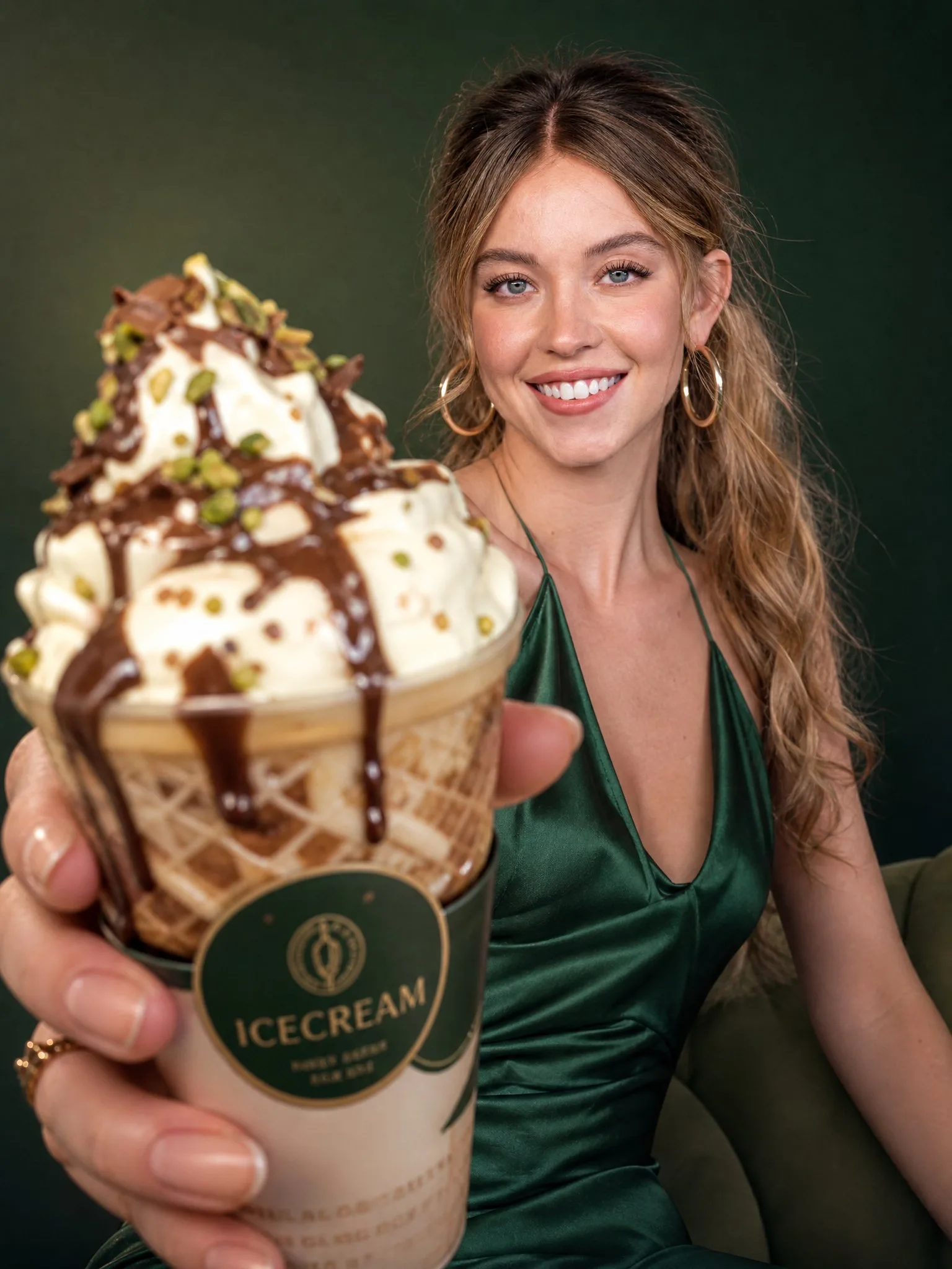ไอศกรีมพรีเมียมสีเขียวเข้ม: ถ่ายภาพโฆษณาแฟชั่น 2