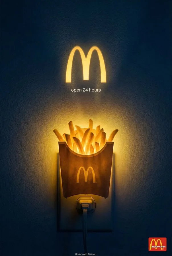 โปสเตอร์ไฟกลางคืน McDonald's จากเฟรนช์ฟรายส์