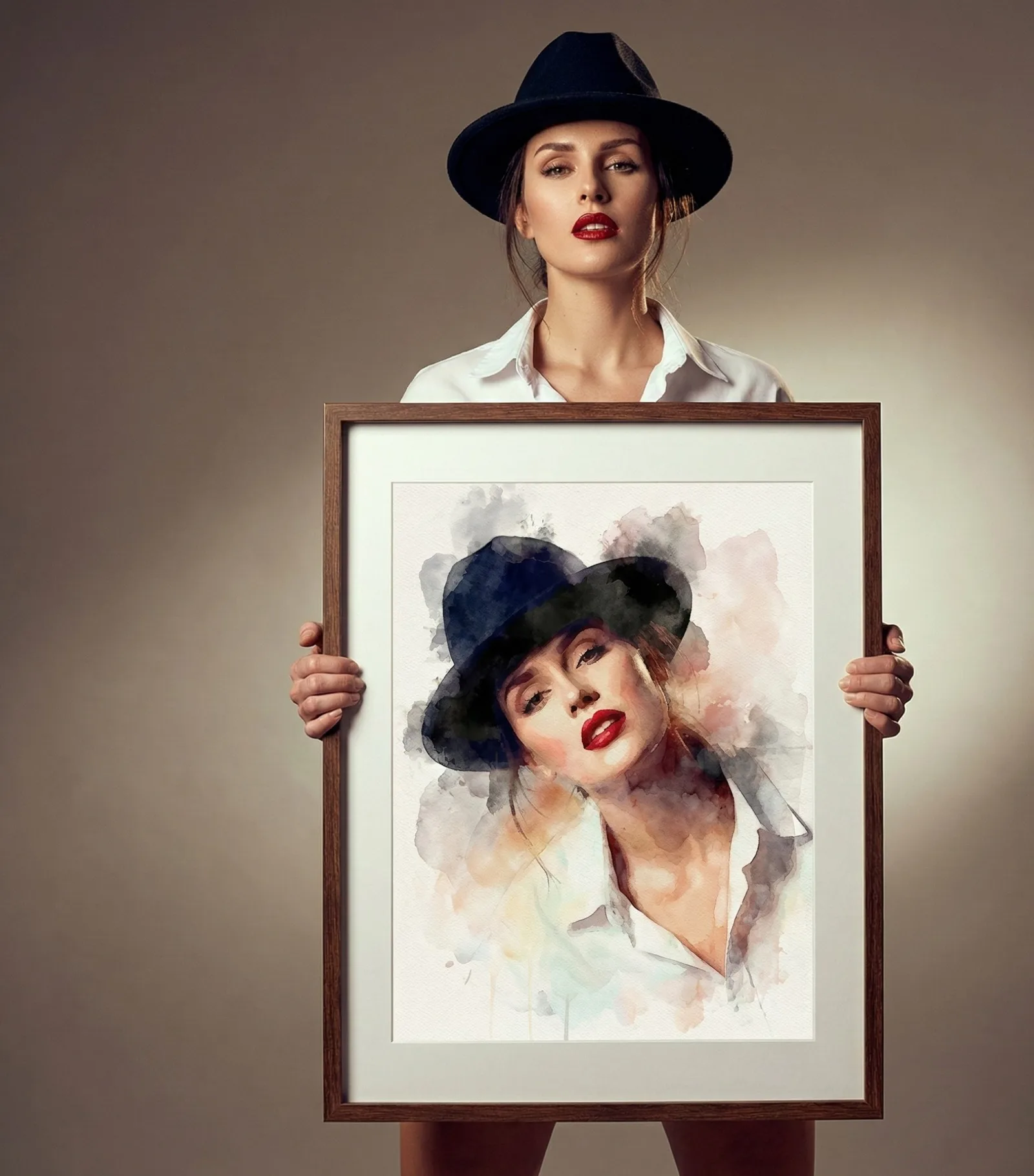 หญิงสาวกับกรอบรูปไม้ภาพเหมือนสีน้ำของเธอ 1