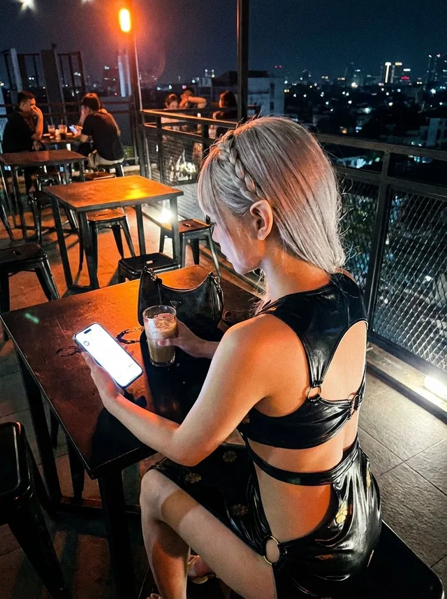 คาเฟ่ยามดึก: ภาพถ่ายจริง ไร้ฟิลเตอร์