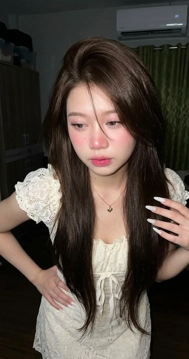 สาวงามผมยาว แต่งหน้าใสๆ สไตล์ Clean Girl 1