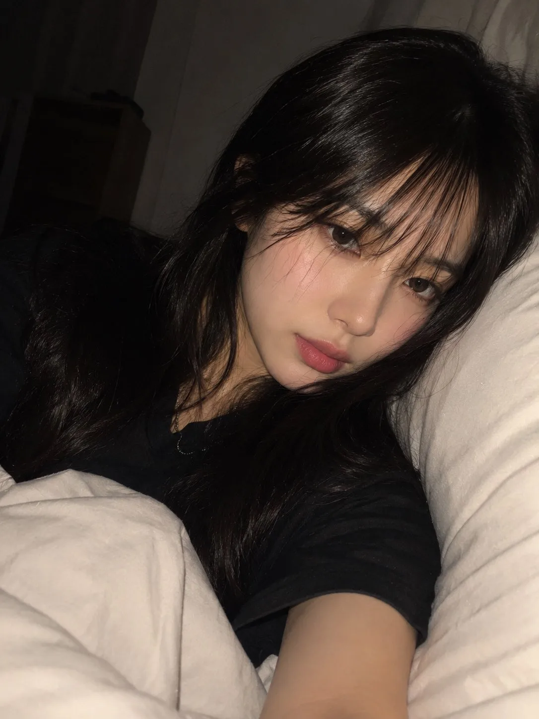 เซลฟี่สาวเอเชียในห้องนอนยามค่ำคืน 1