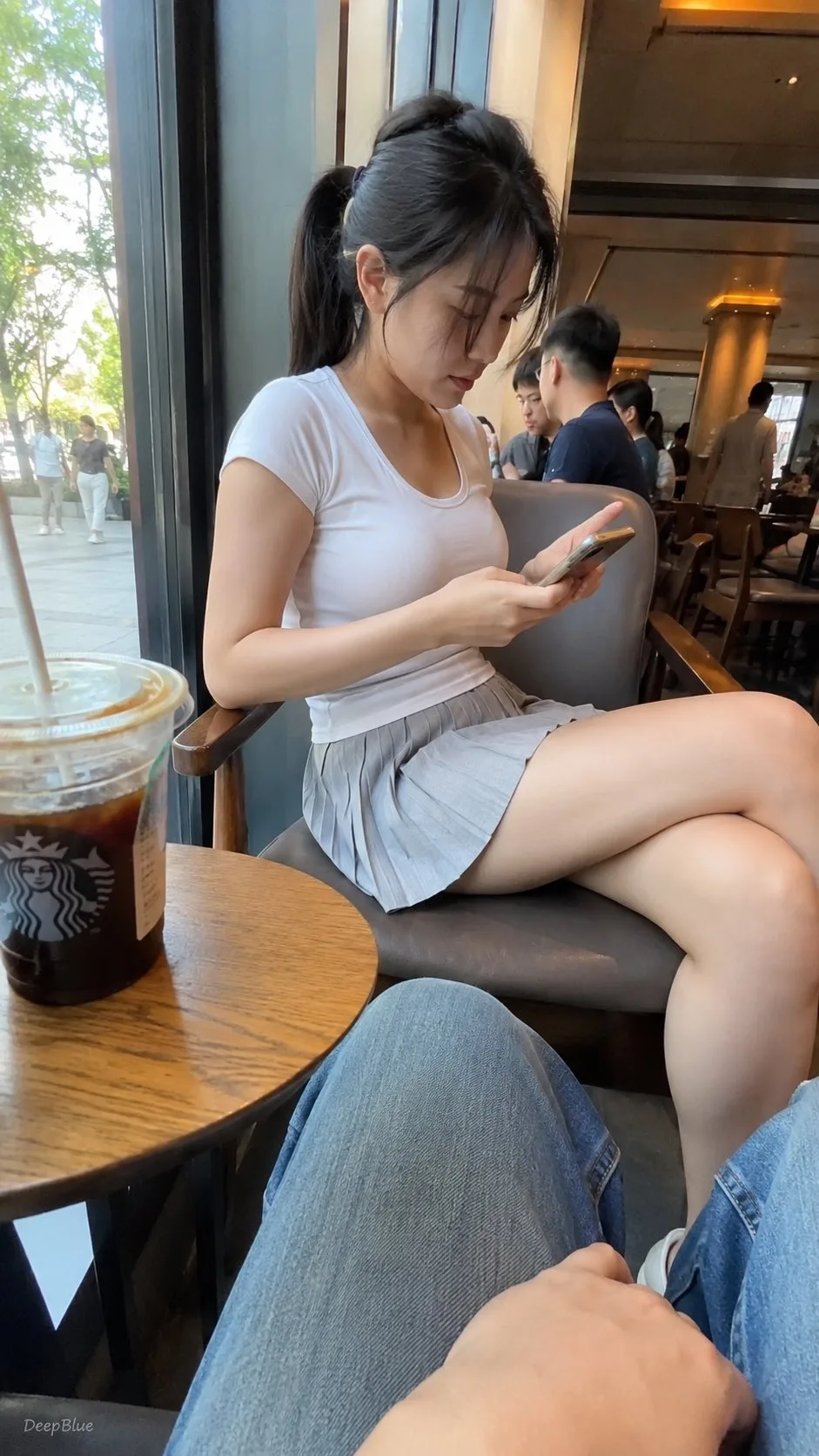 ภาพจากวิดีโอ iPhone: คาเฟ่วิวคนนั่ง 1