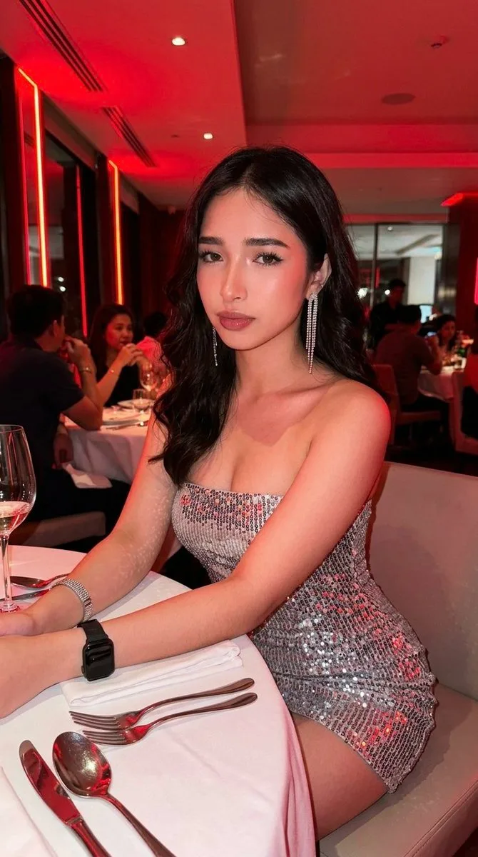 สาวเลื่อมเงิน แสงนีออนแดง 1