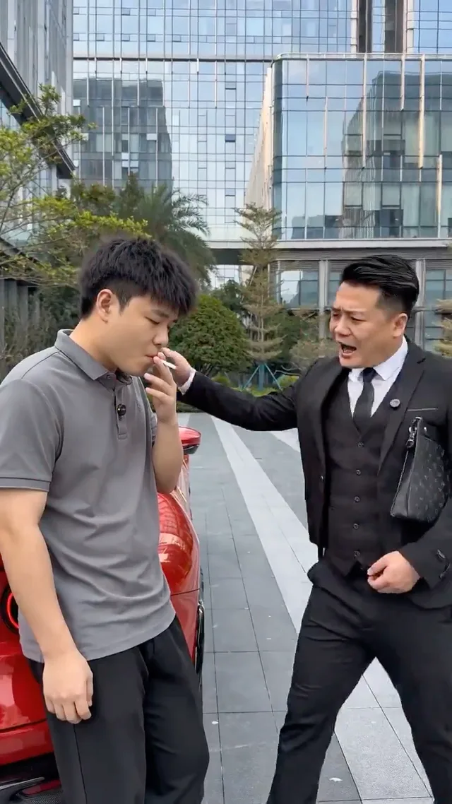 หักมุมสุดฮา: เจ้าของรถหรูคือคนล้างรถ?