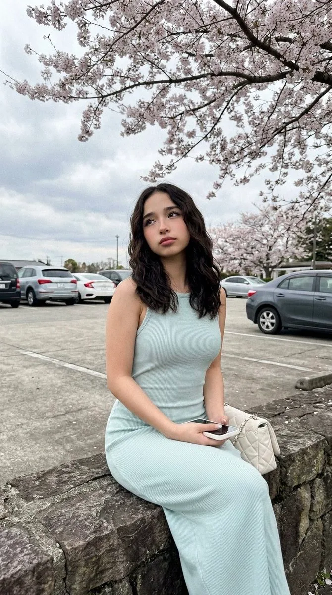 สาวชุดฟ้ามิ้นท์ใต้ซากุระวันวาน 1