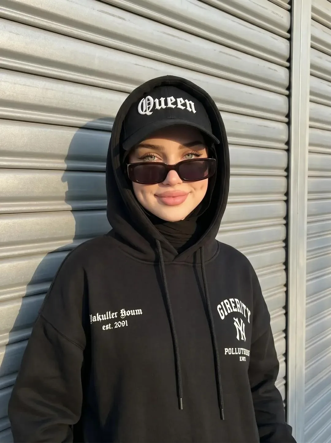 สาวมุสลิมสตรีทสไตล์สุดคูล: พลังแห่ง Queen 1