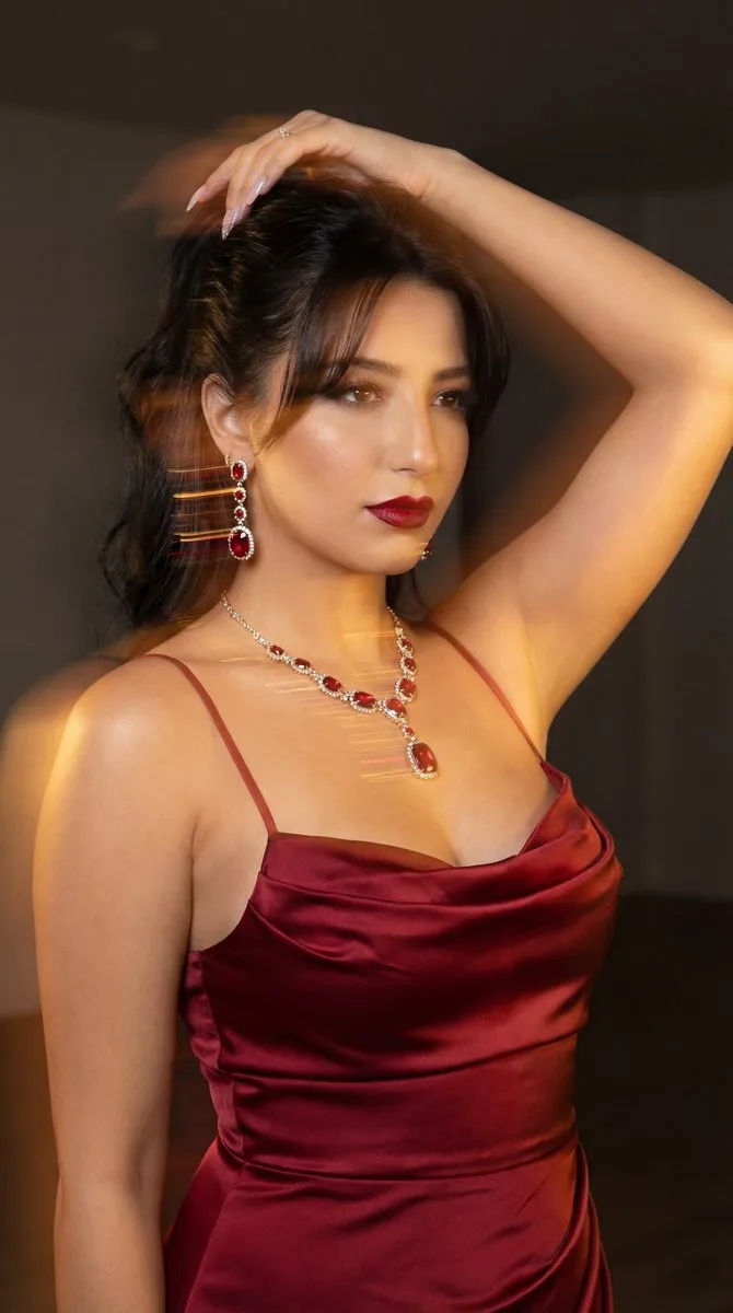 ราชินีชุดแดงราตรีสุดหรูหรา 1