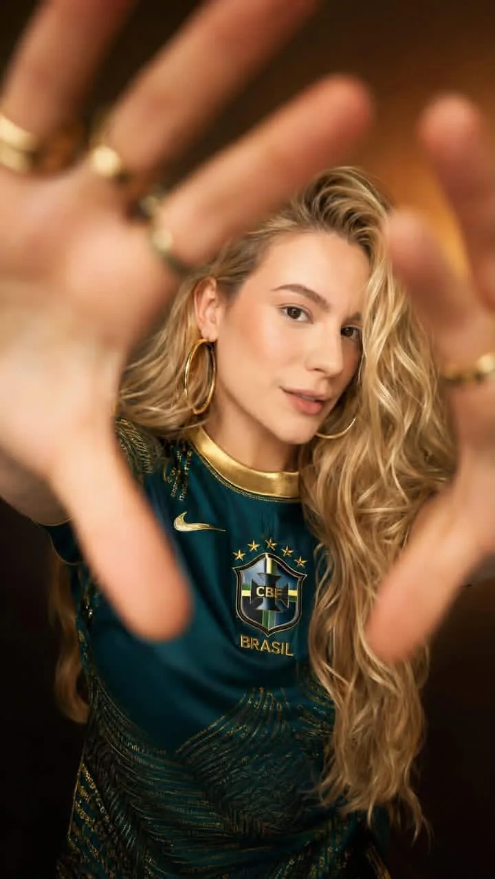 สาวสวยเสื้อบอลบราซิล: แฟชั่นสุดอลังการ 1