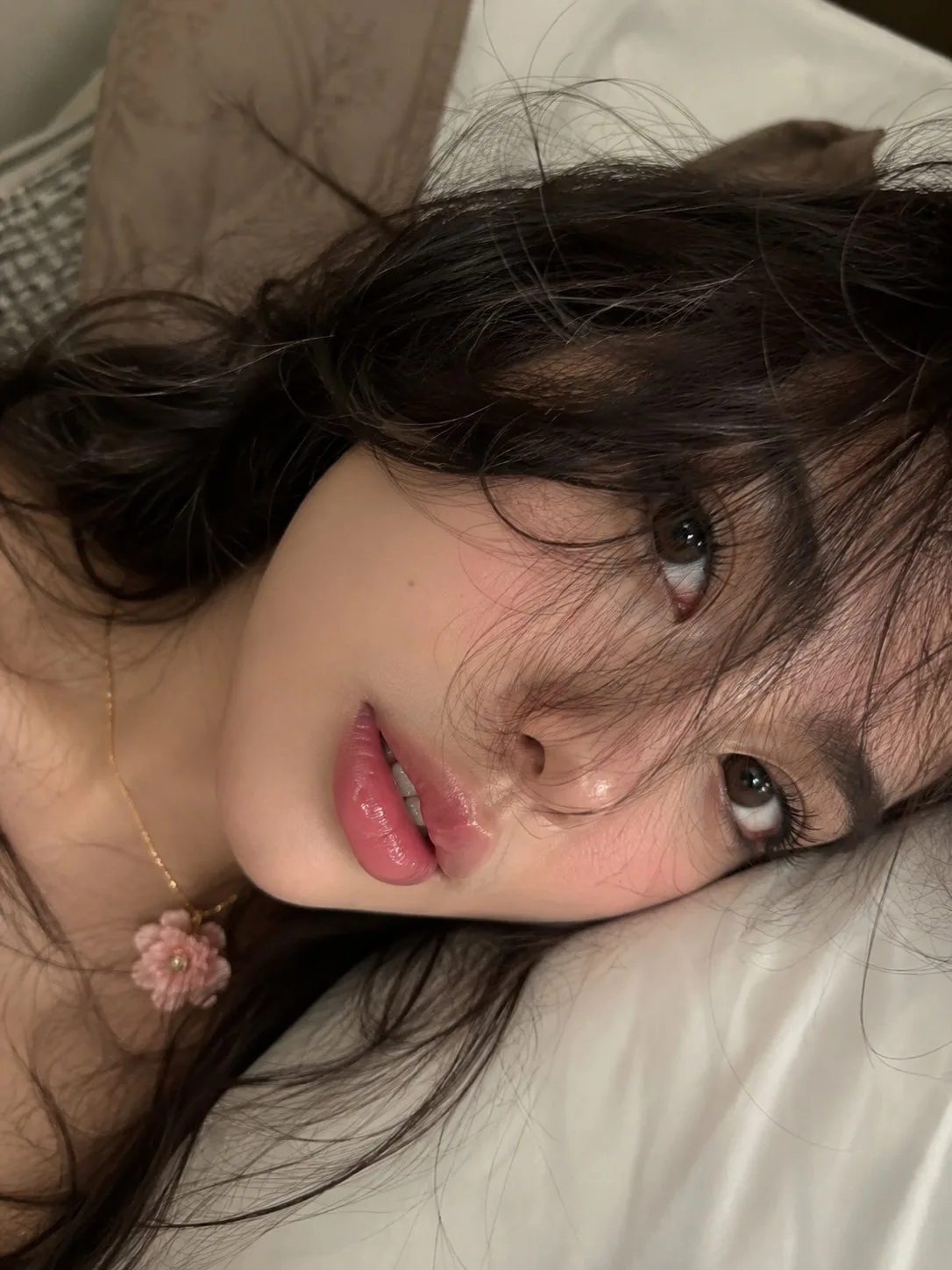 เซลฟี่สาวเอเชียริมฝีปากเด่น ชวนฝันในห้องนอน 1