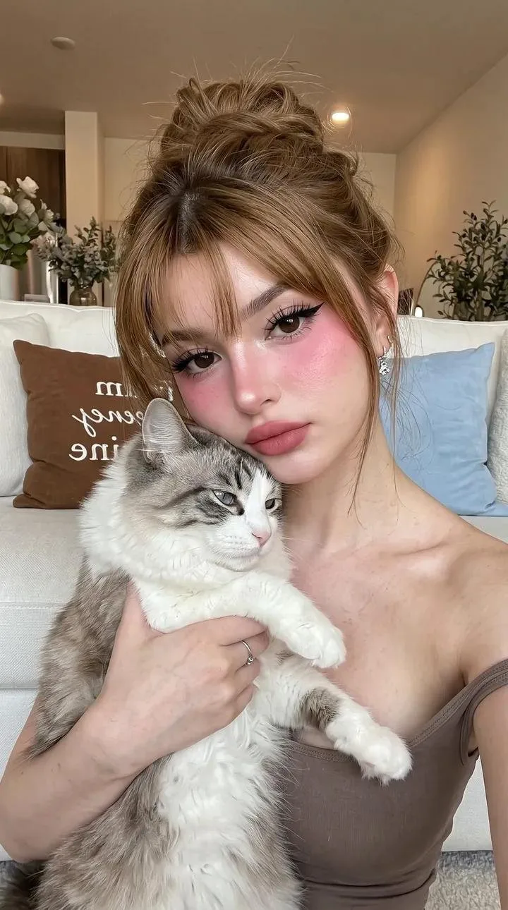 เซลฟี่สาวสวยกับแมวอ้วนสุดน่ารักในบ้าน 1