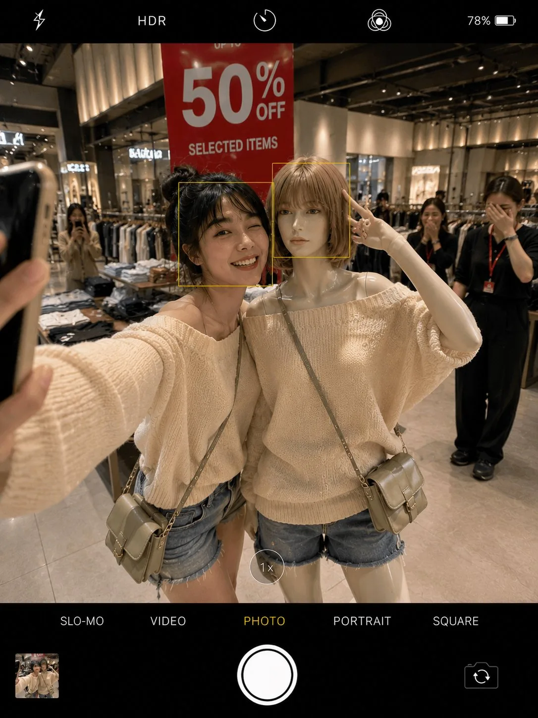 เซลฟี่สาวแฟชั่นฝาแฝดในห้าง 2