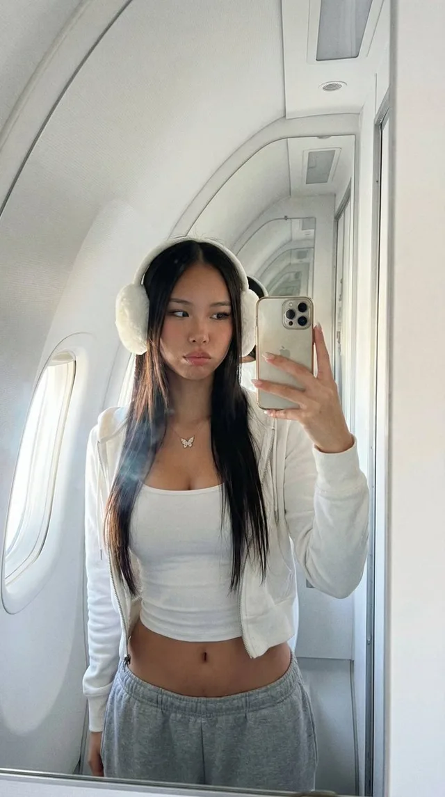 เซลฟี่สาวในเจ็ตส่วนตัวสุดหรู