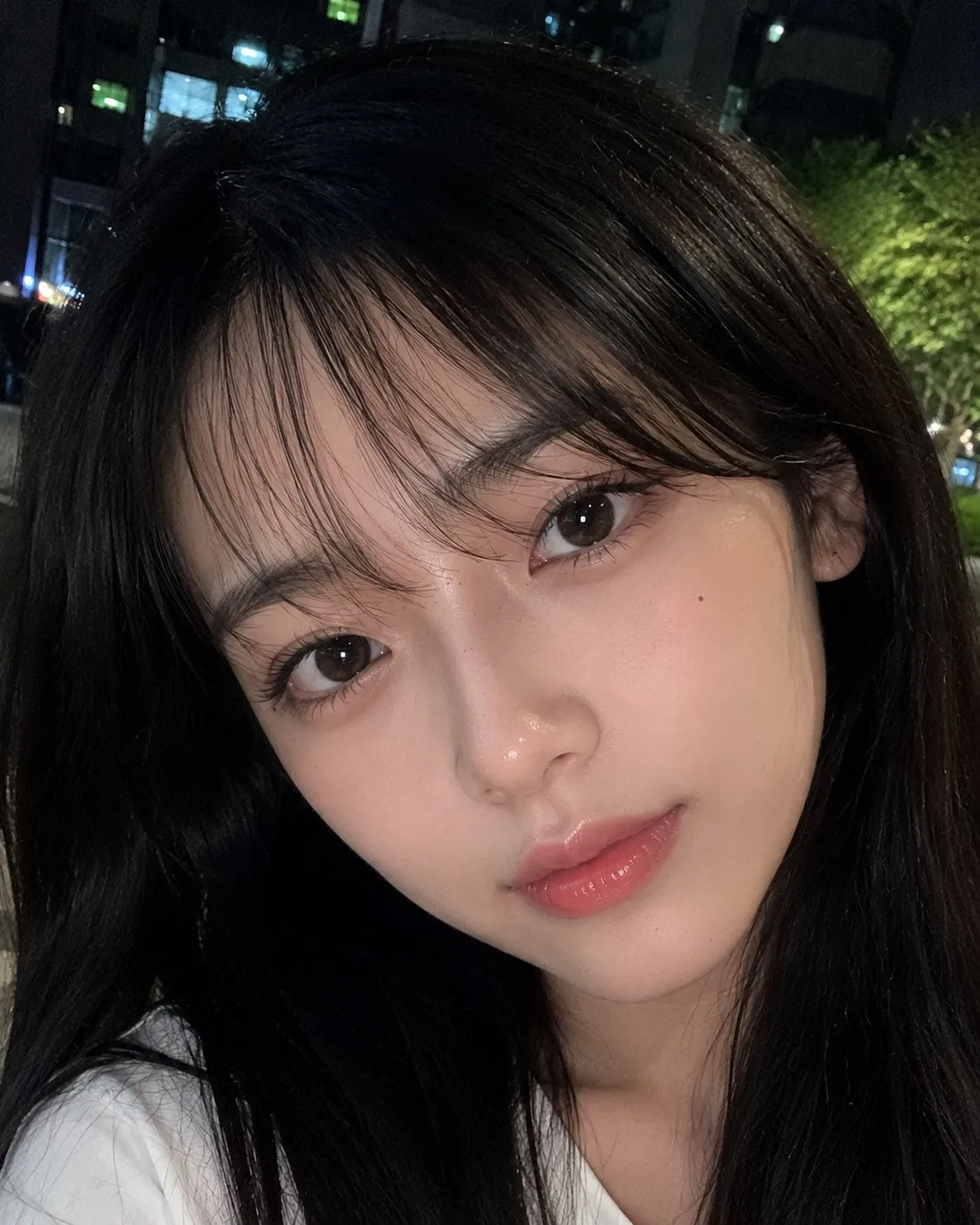 สาวญี่ปุ่นถ่ายภาพสตรีทกลางคืนด้วยสมาร์ทโฟน 1