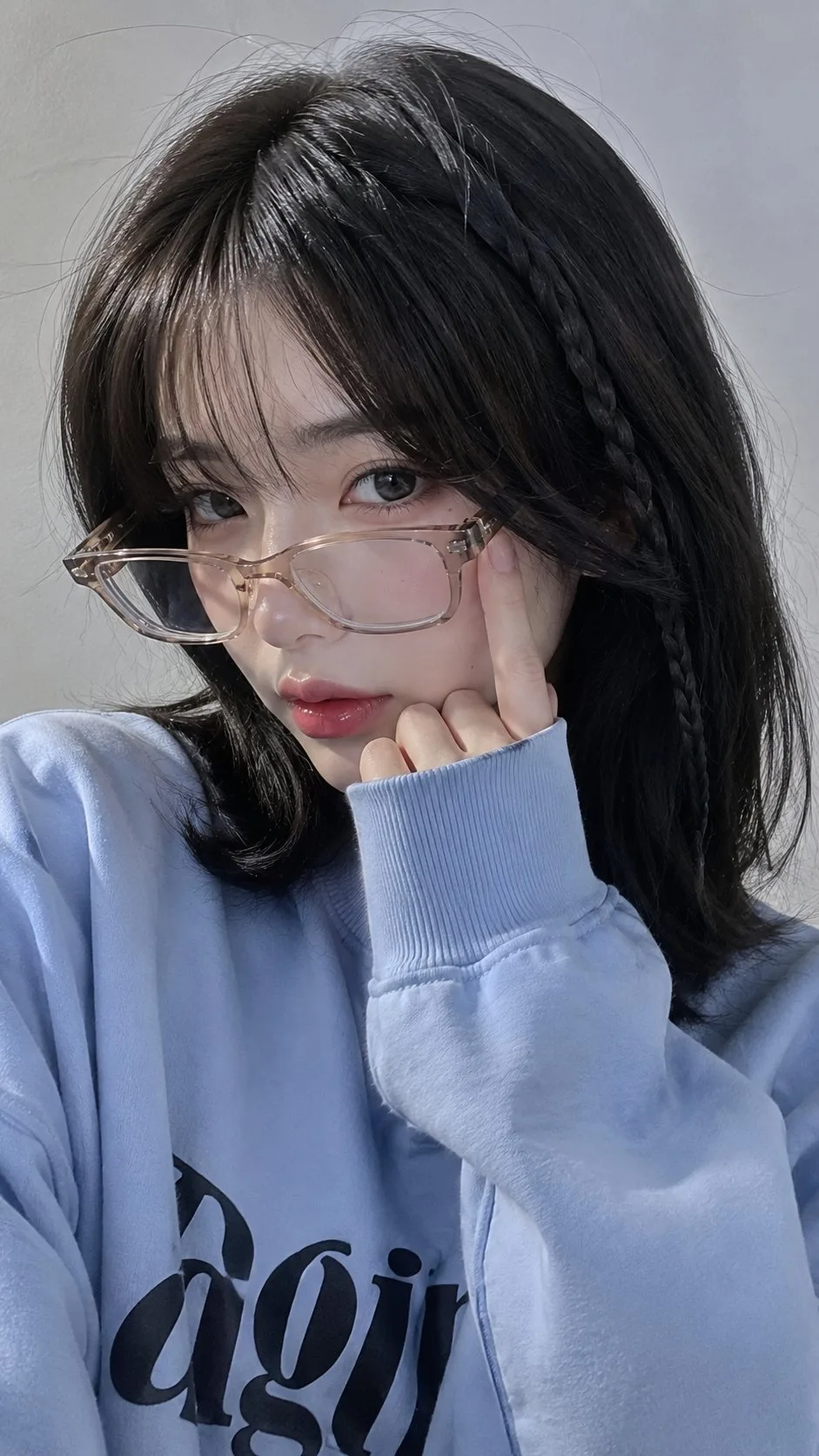 สาวแว่นสไตล์เกาหลีมินิมอล ถ่ายเซลฟี่ 1