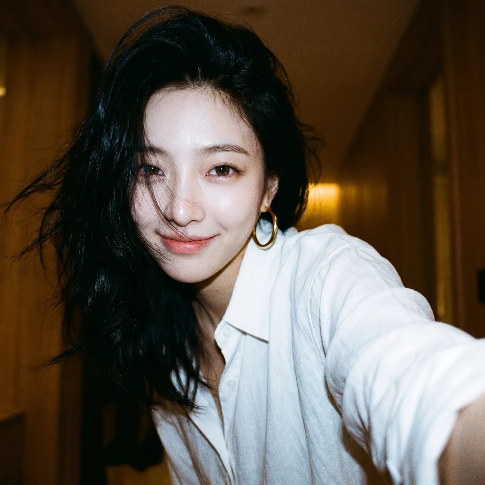 เซลฟี่สาวผมสลวย แสงอบอุ่นฟิล์มวินเทจ 1