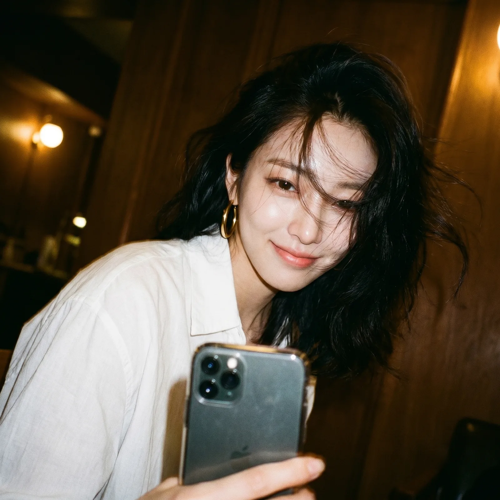 เซลฟี่สาวผมสลวย แสงอบอุ่นฟิล์มวินเทจ 2
